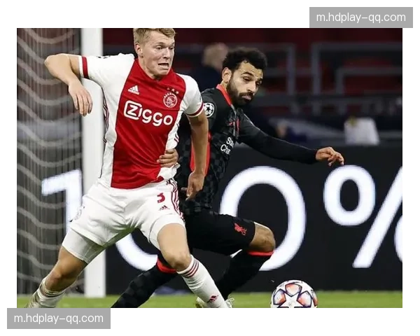 阿贾克斯传控体系在高压下失灵,后场出球失误率陡增暴露结构性问题 阿贾克斯传控体系在高压下失灵,后场出球失误率陡增暴露结构性问题